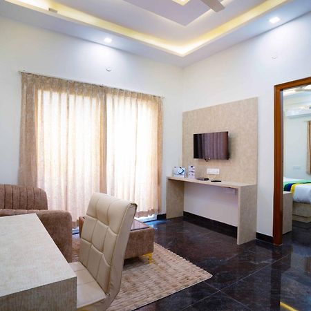 Treebo Galaxy Kings Suites, Hebbal Bangalore Exterior foto