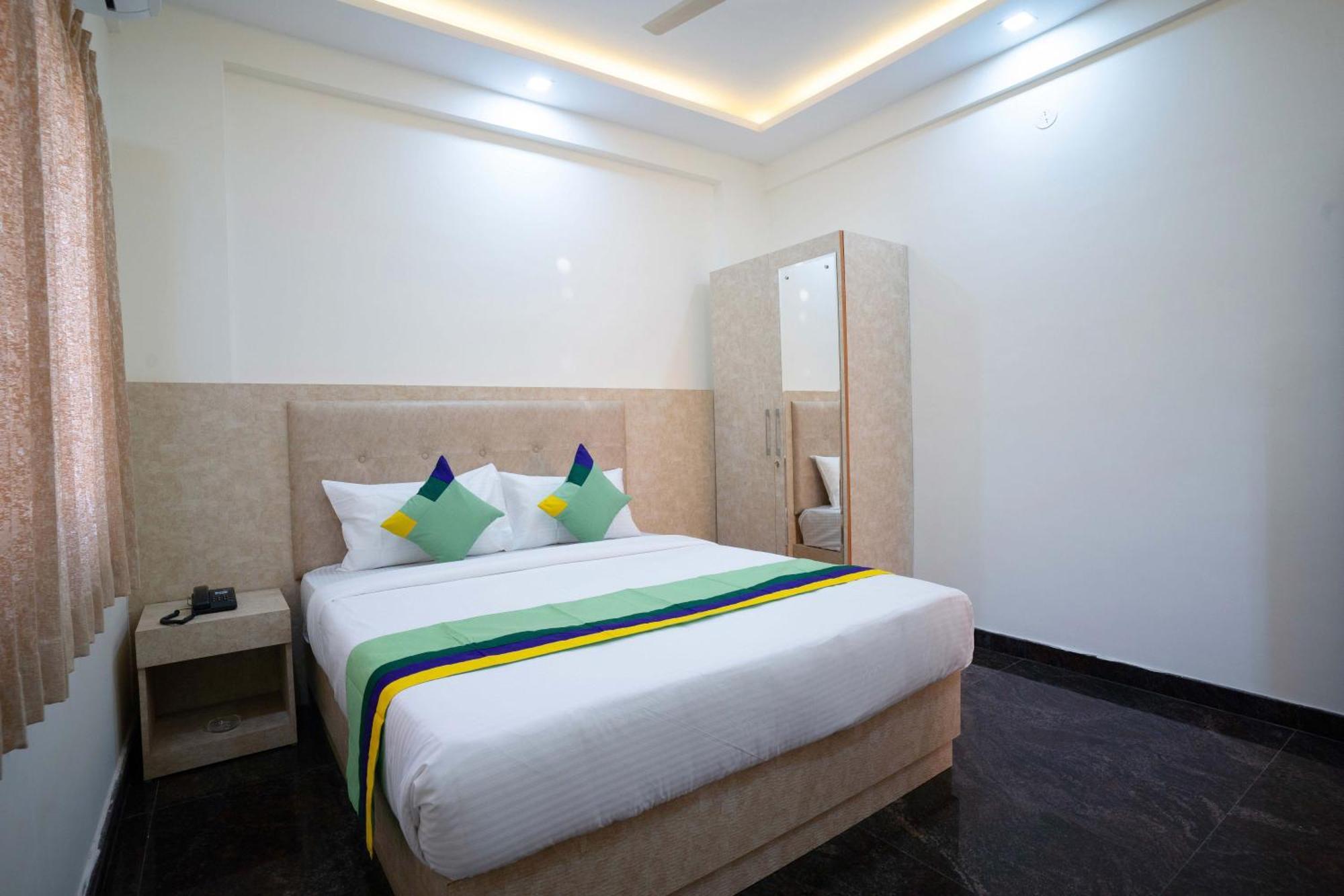 Treebo Galaxy Kings Suites, Hebbal Bangalore Exterior foto