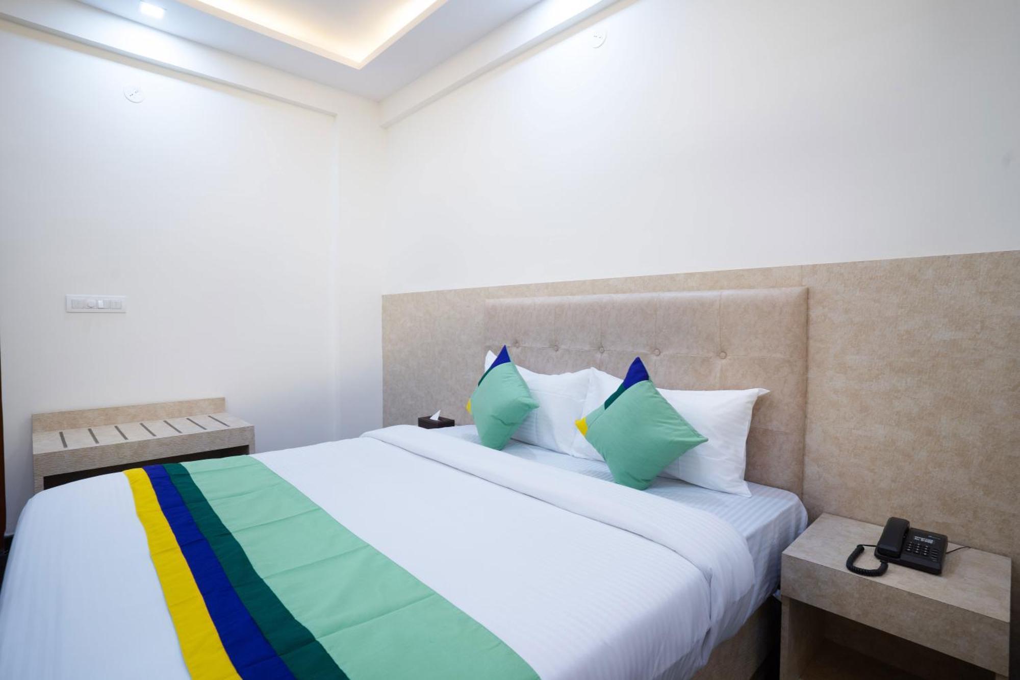 Treebo Galaxy Kings Suites, Hebbal Bangalore Exterior foto