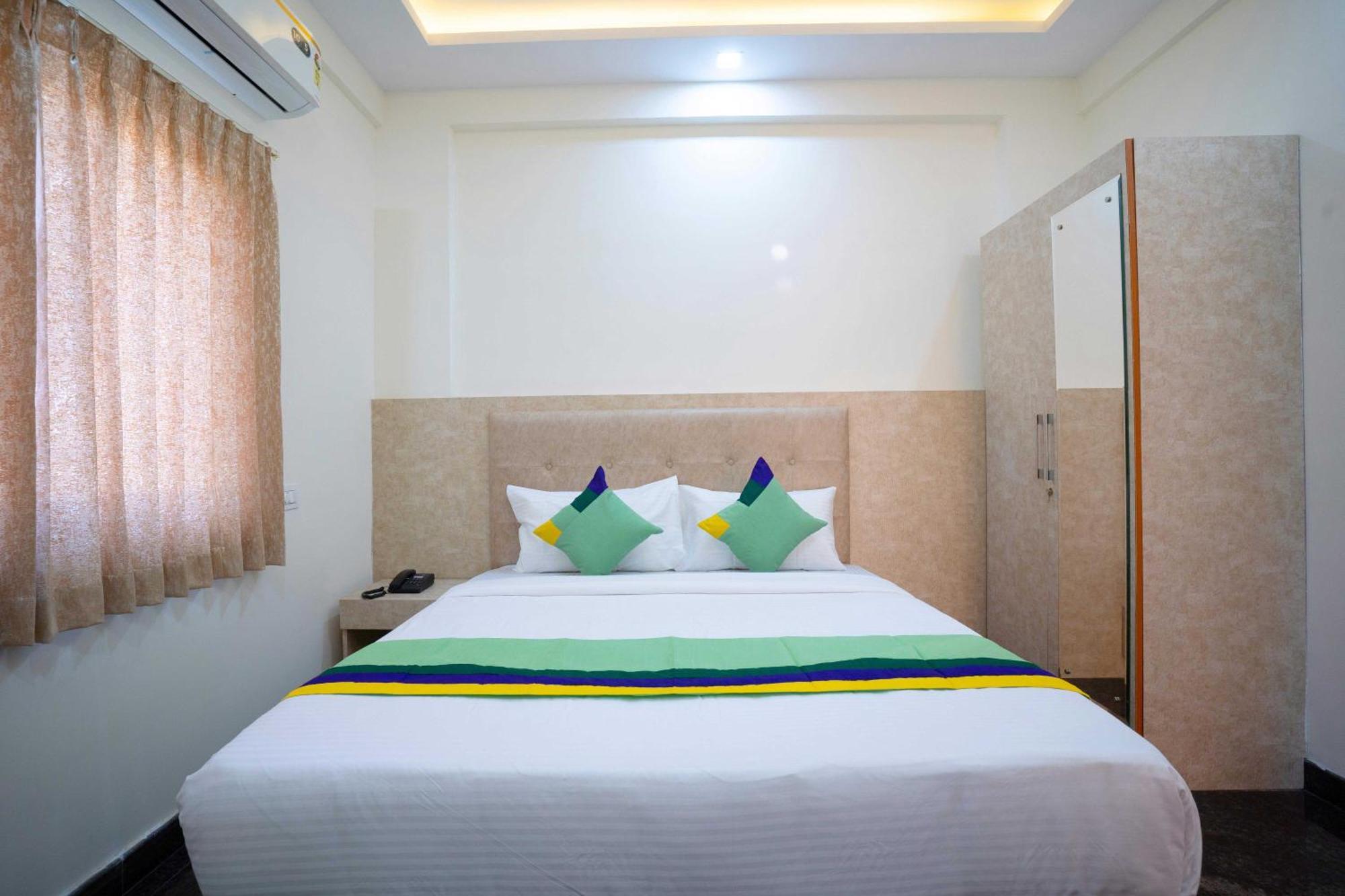 Treebo Galaxy Kings Suites, Hebbal Bangalore Exterior foto