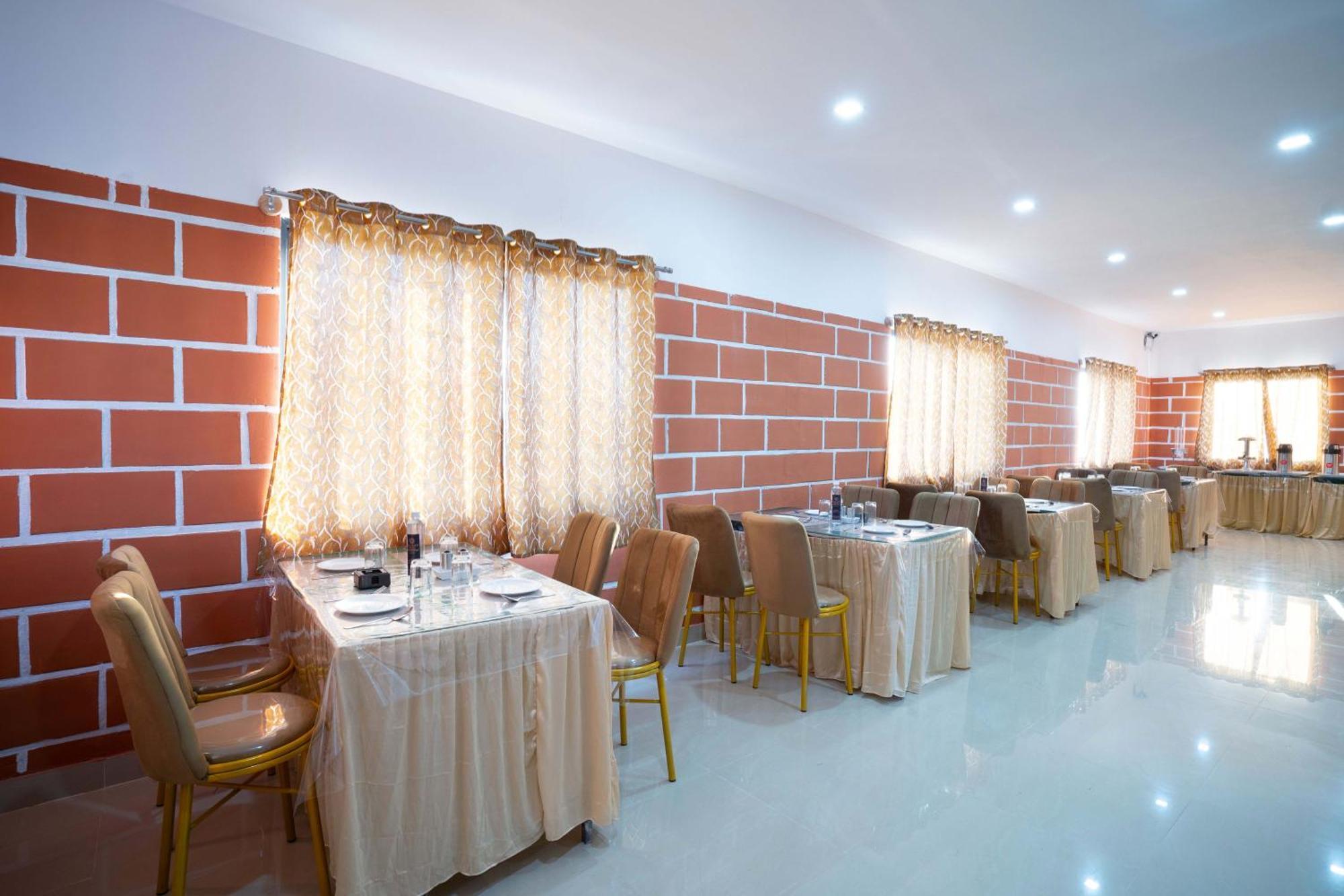 Treebo Galaxy Kings Suites, Hebbal Bangalore Exterior foto
