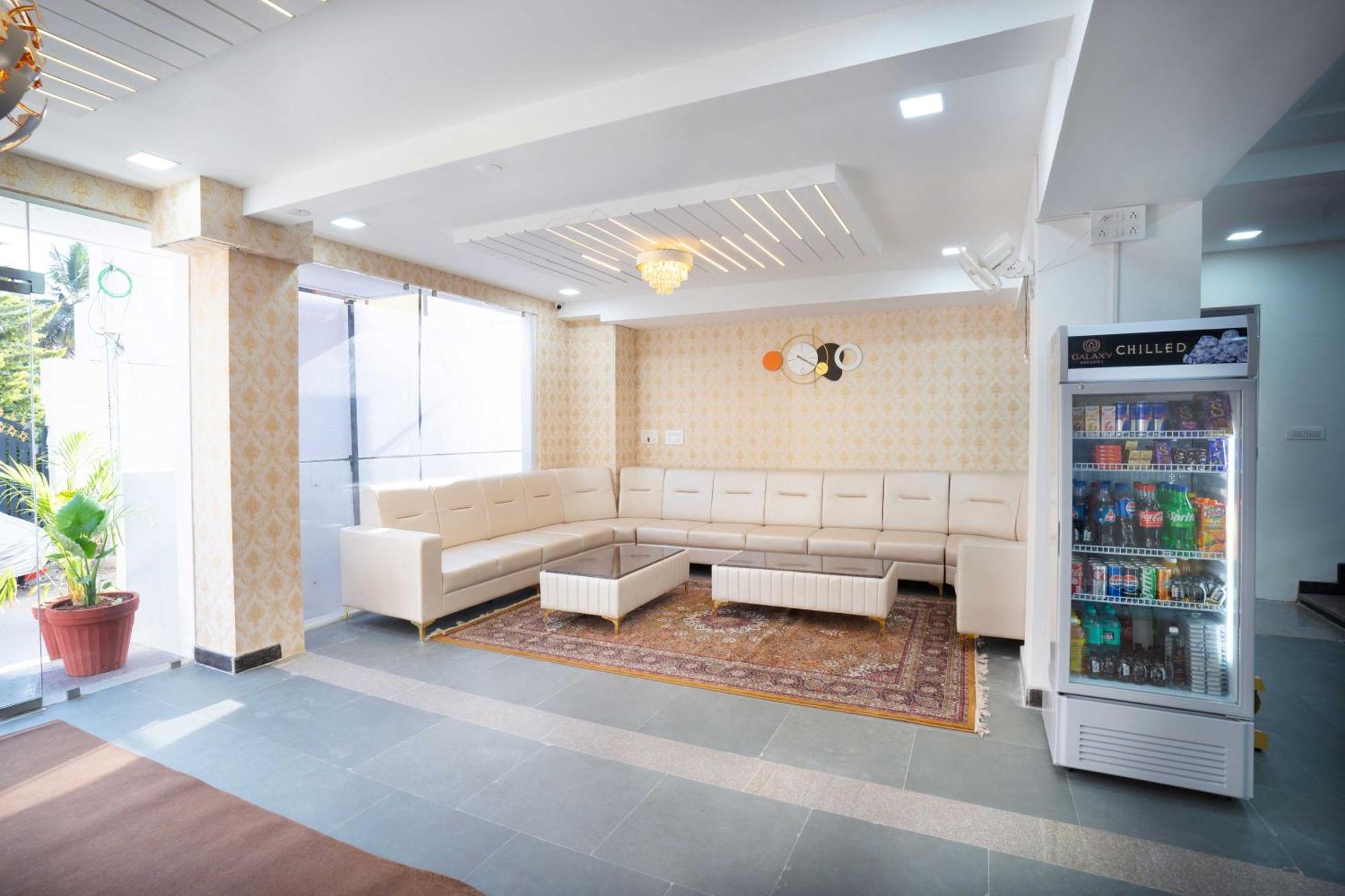 Treebo Galaxy Kings Suites, Hebbal Bangalore Exterior foto
