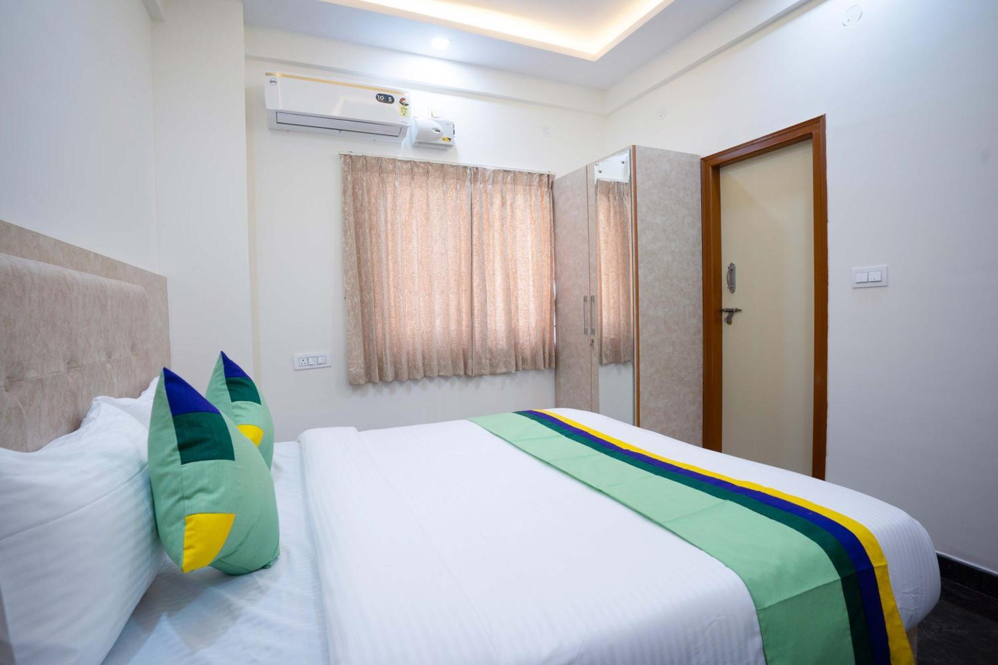 Treebo Galaxy Kings Suites, Hebbal Bangalore Exterior foto