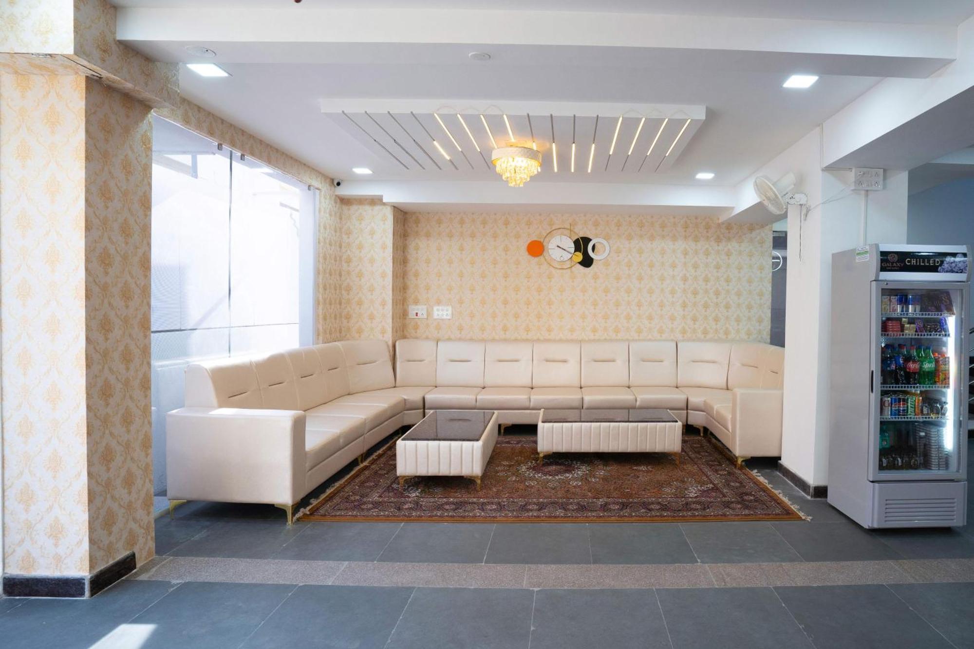 Treebo Galaxy Kings Suites, Hebbal Bangalore Exterior foto